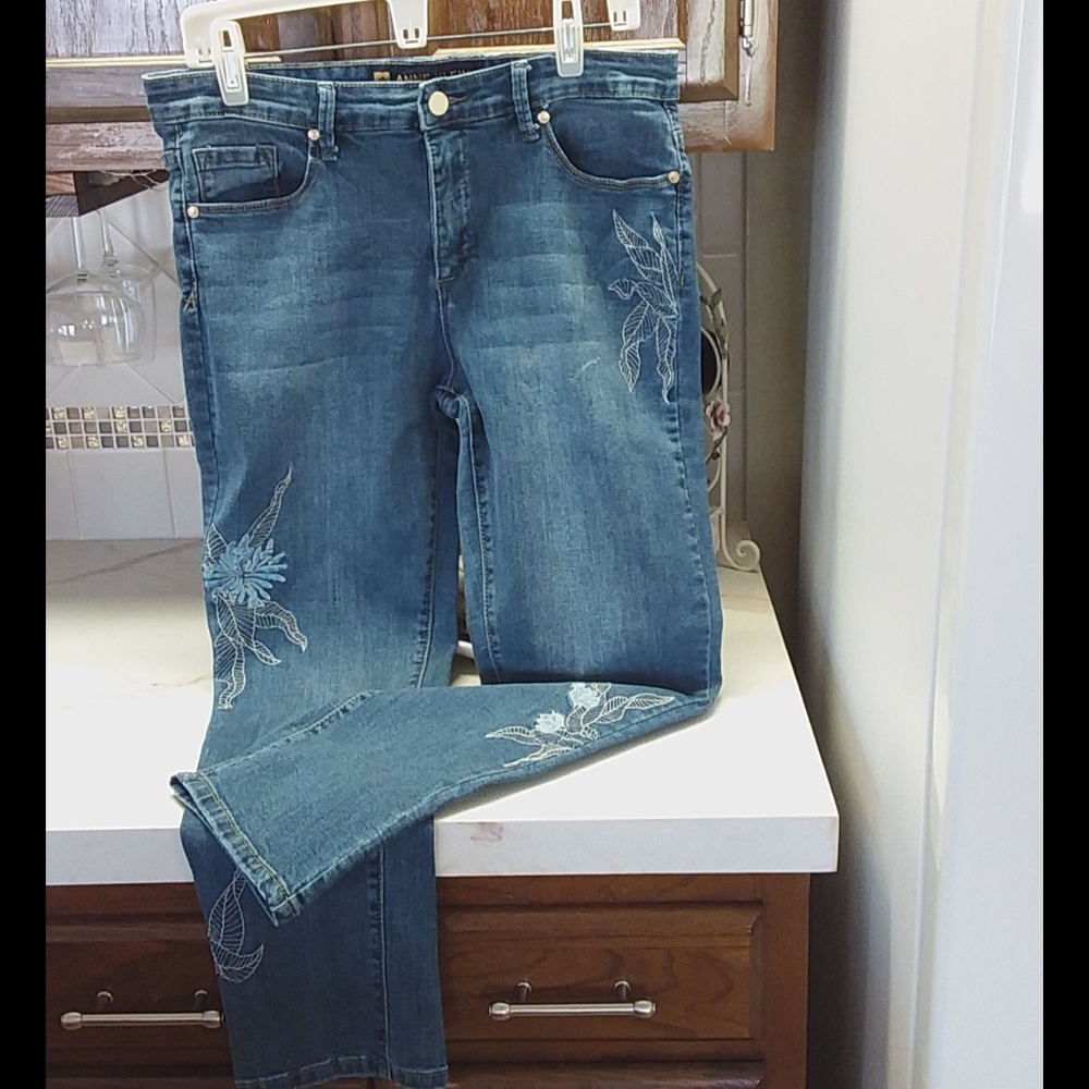 Anne Klein Stretch Jeans. - Picture 1 of 10